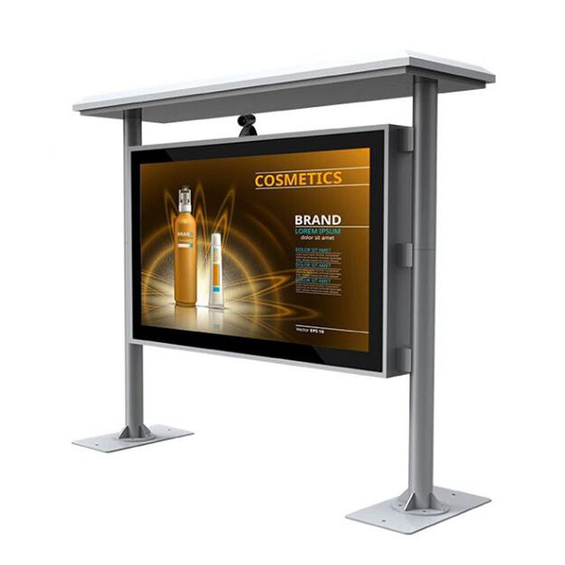 Pantalla de señalización digital 4K de 43 pulgadas en el suelo exterior con software OMC de publicidad para el aeropuerto Street Park